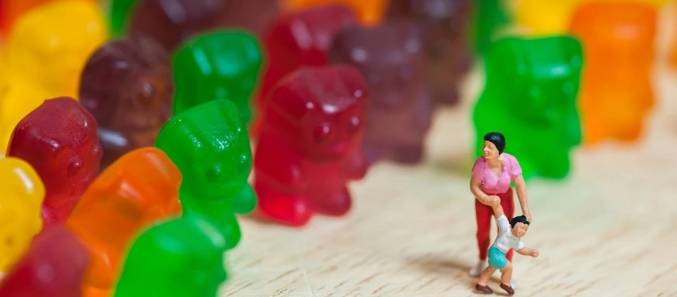 Δείτε από τι φτιάχνονται τα ζελεδάκια - Είστε σίγουροι πως θέλετε να τα ξαναφάτε; (βίντεο)